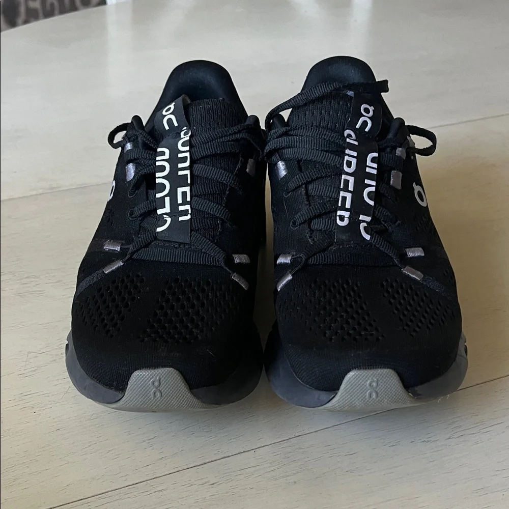 On Running Women’s Cloudsurfer - Picture 2 of 10